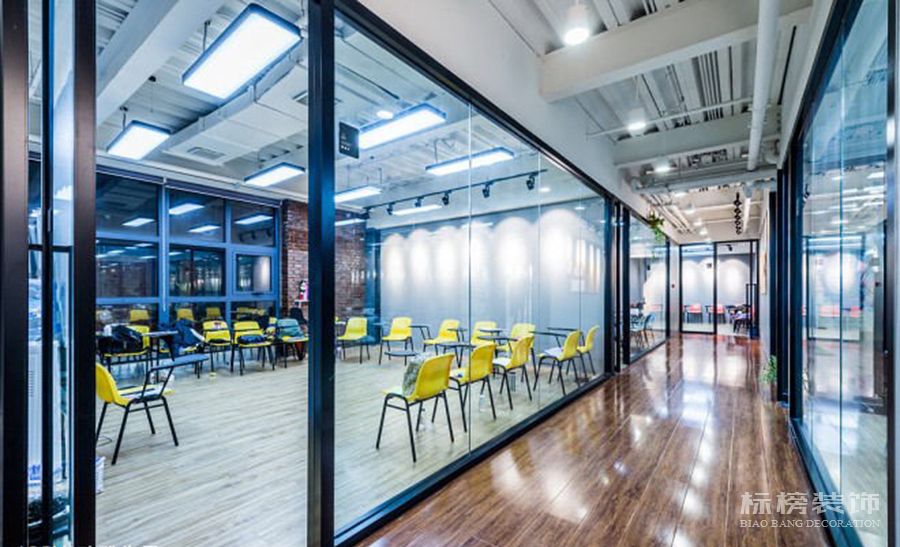 在深圳辦公室裝修中隔斷分為幾種呢，分別有什么特點呢？